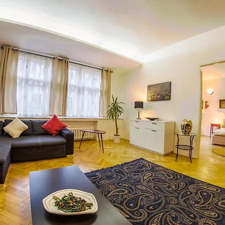 Superior Flat In The Center * Prag