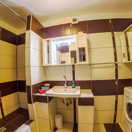 Superior Flat In The Center Prag