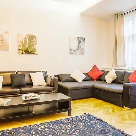 Superior Flat In The Center * Prag