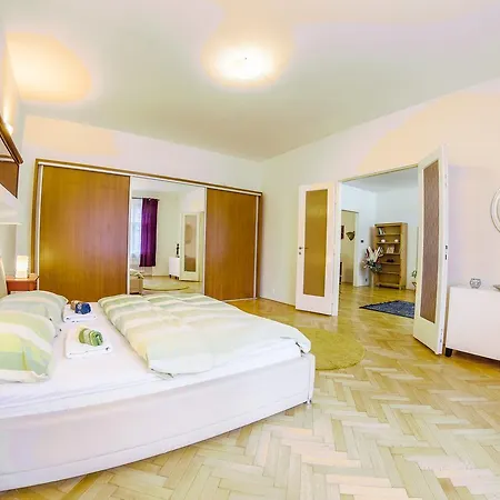 Superior Flat In The Center Lägenhet Prag