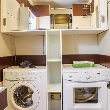 Superior Flat In The Center * Prag
